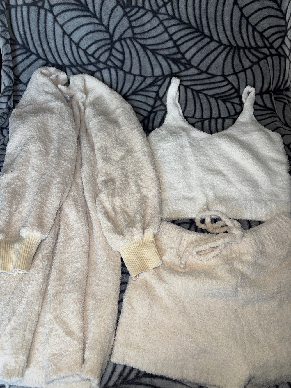 Super Warm Soft Cozy Lounge Set of 3 - Tank, Shorts and Sweater Size Large